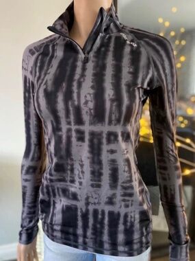 EUC: Under Armour Cold Gear Grey Tie-Dye Long-Sleeved Fitted Athletic Top Size S